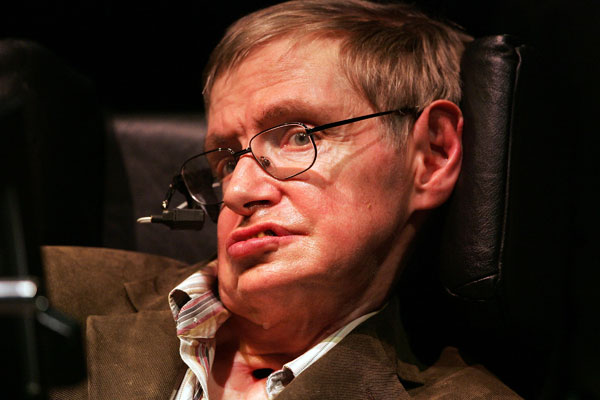 Como o físico britânico Stephen Hawking se comunica?