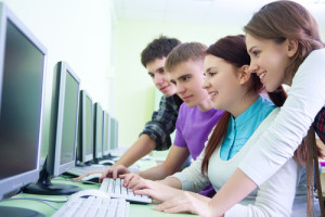 TIC Educação 2013 revela aumento do uso do computador e Internet na sala de aula